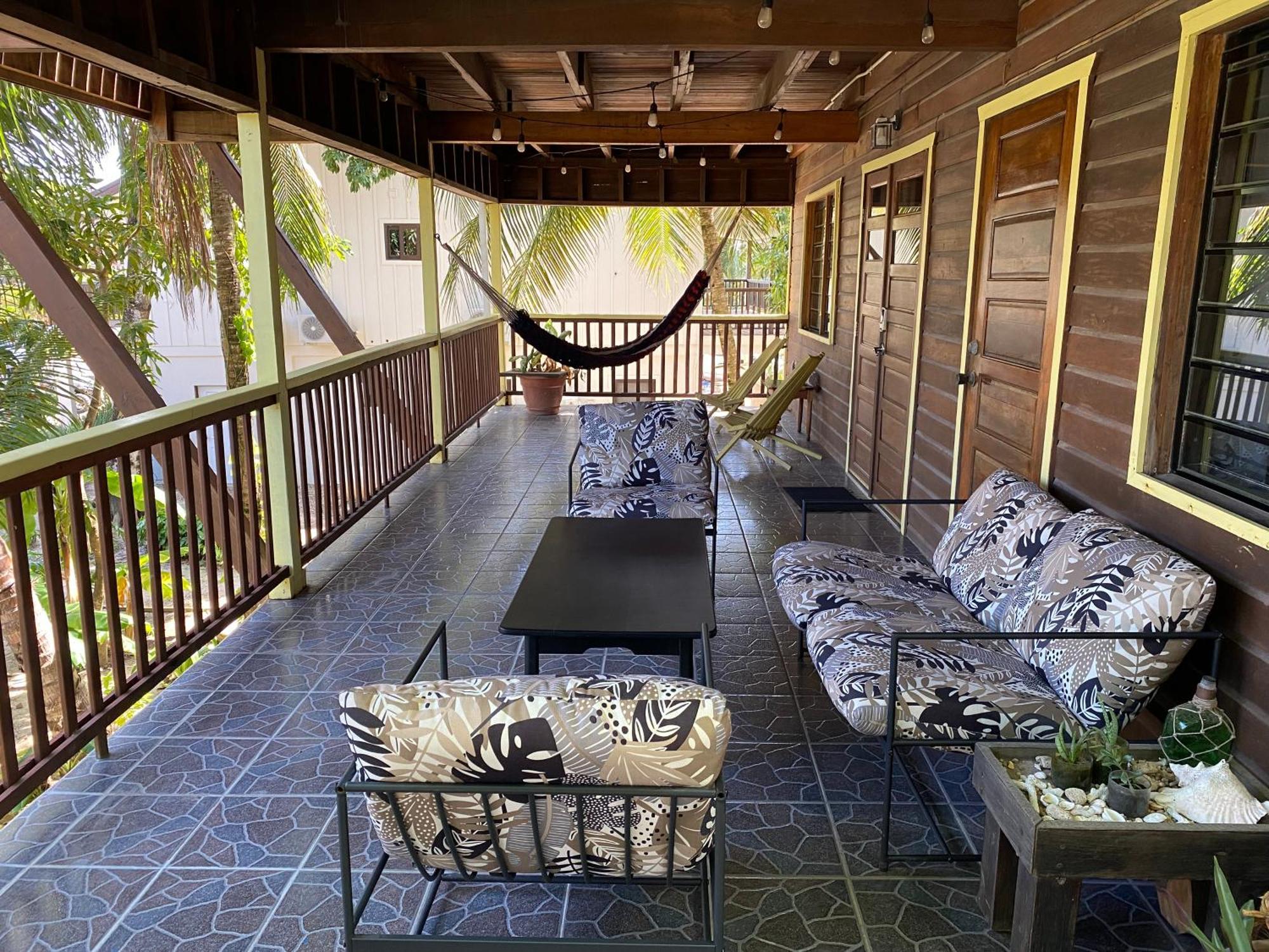 Driftwood Gardens Guesthouse Placencia 外观 照片